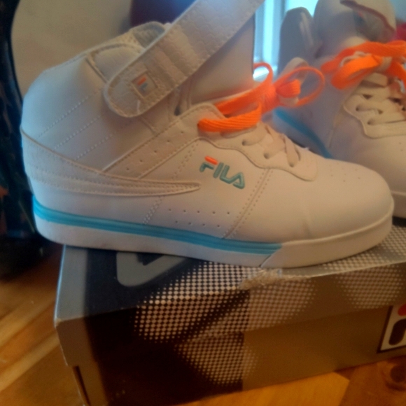 Fila sneakers, kids 6,white, baby blue, and fluorescent orange - Picture 2 of 4